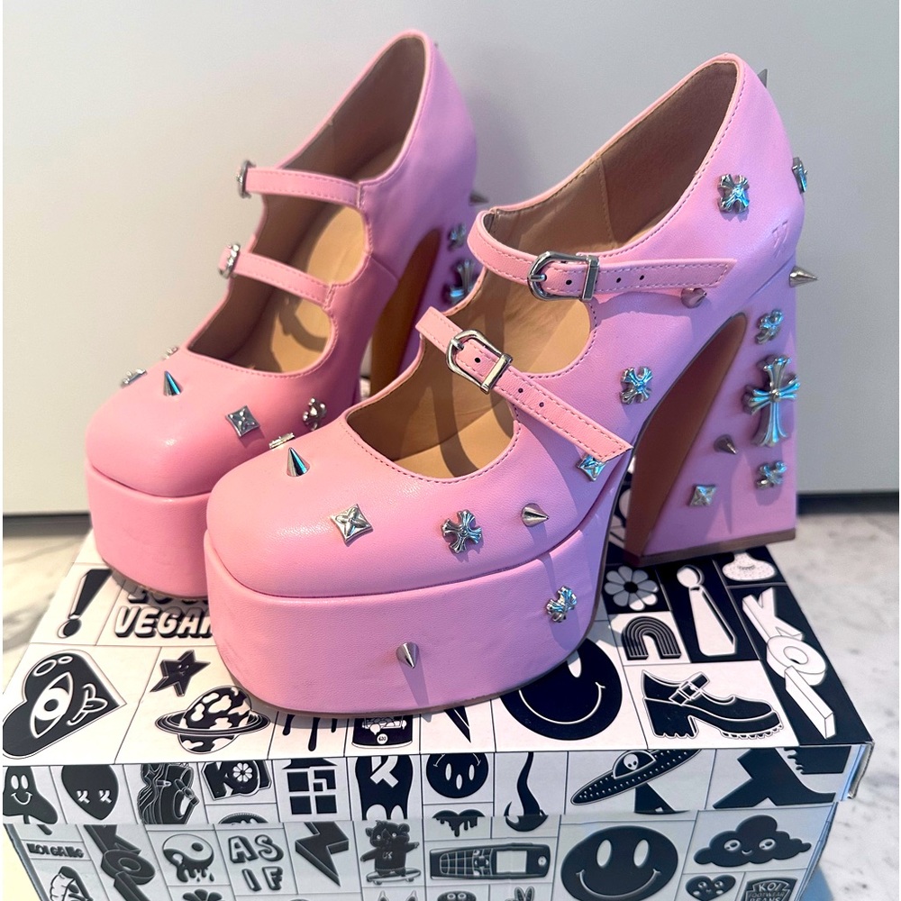 Dolls Kill Platforms